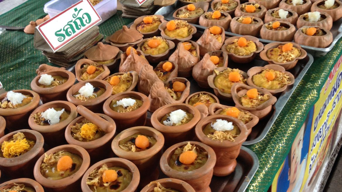 Local snack at the Bang Namphueng Market