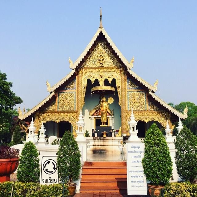 Wat Phra Singh is one of  the most attractive and historical temple in Chiang Mai . It was  once the capital of Lanna Kingdom . We can show you  around and learn about Lanna history .