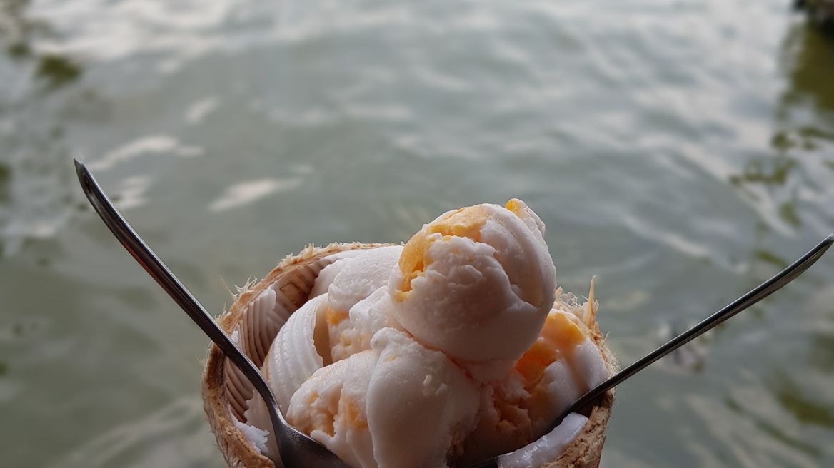 Thai street food: Frozen egg ice-cream
