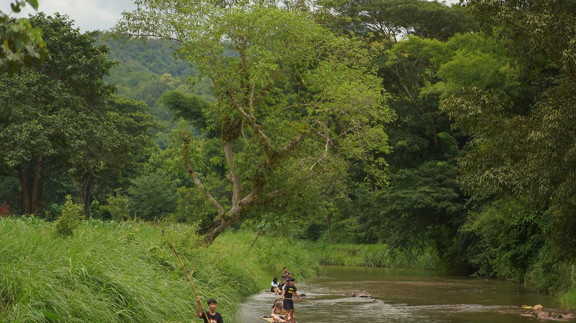 Refreshing by bamboo rafting 45 minutes 