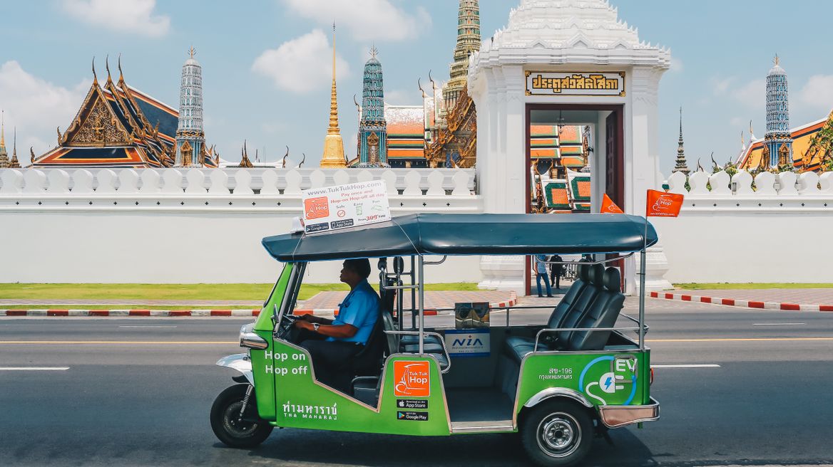 Tuk Tuk hop around Bangkok city 
