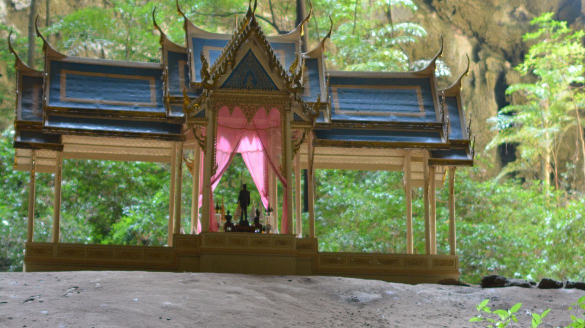 In Khao Sam Roi Yot National Park lies the Phraya Nakhon Cave, which shelters a gorgeous royal pavilion