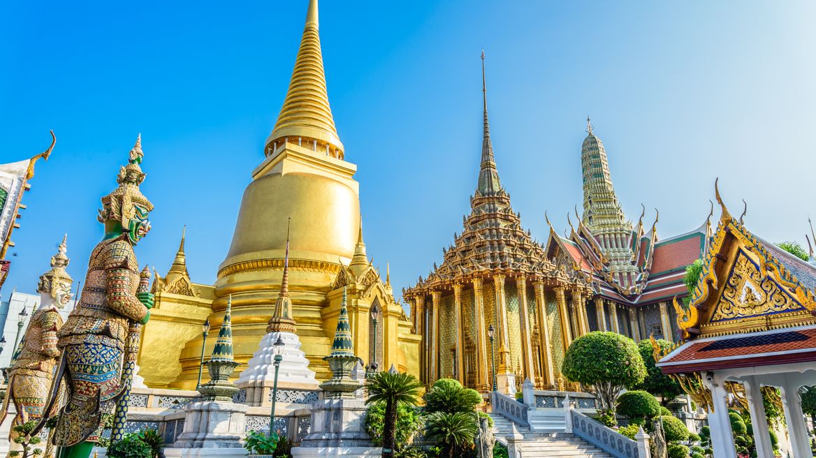 Grand Palace and Giants