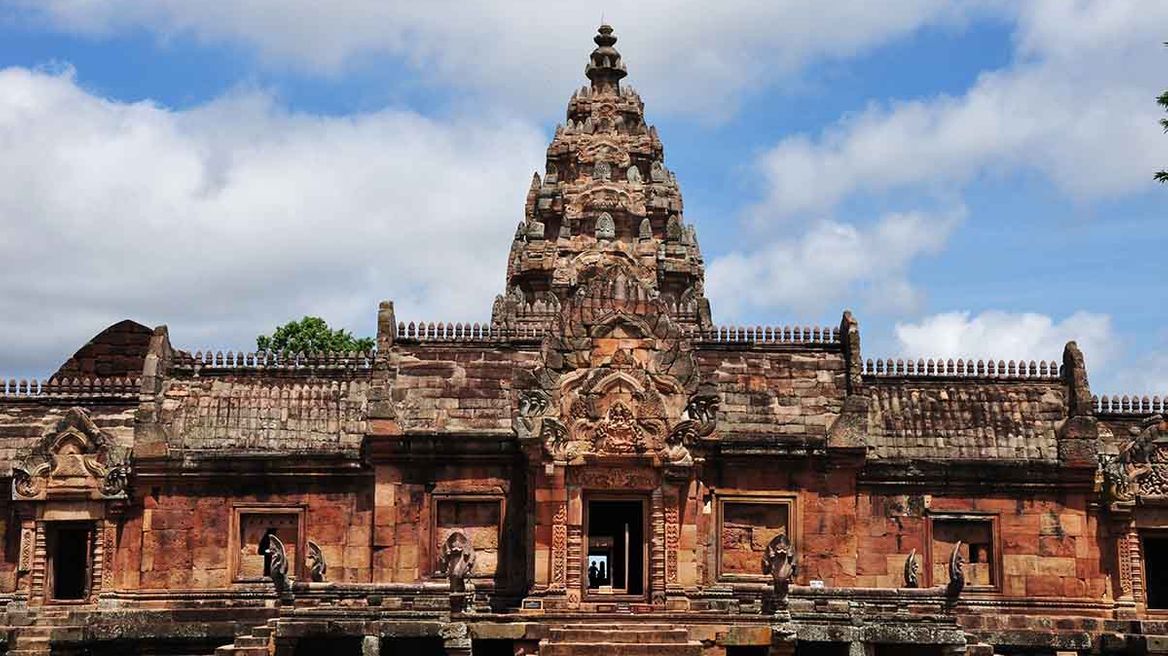 découvrez les merveilles du temple khmer de phimai 