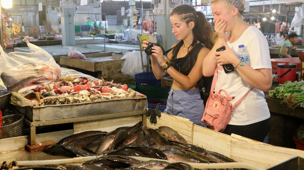 See fresh food at local markets