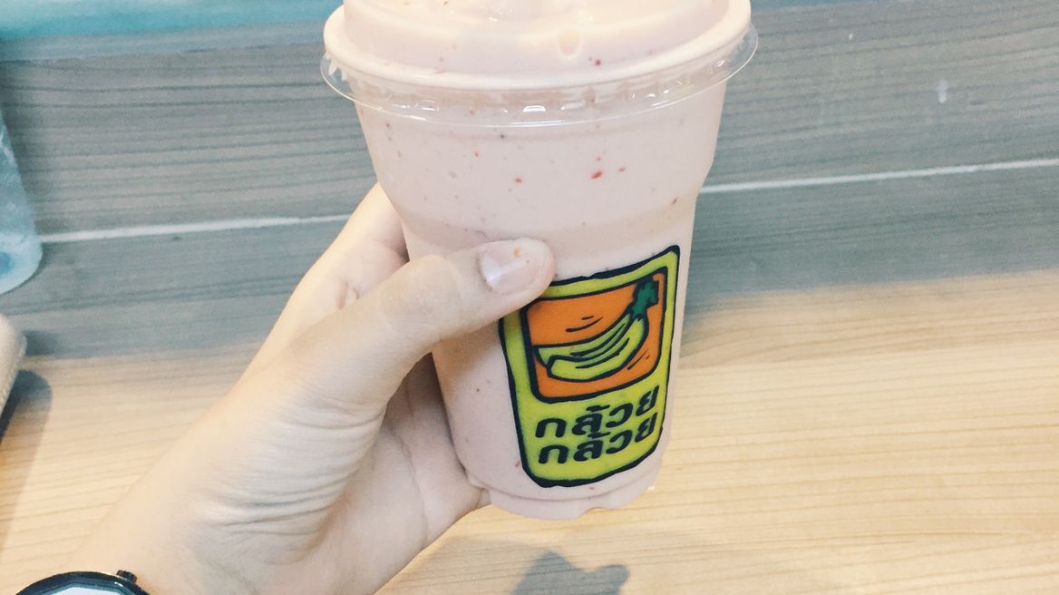 If you want to try banana and strawberry milkshake, I can introduce you this little secret shop.