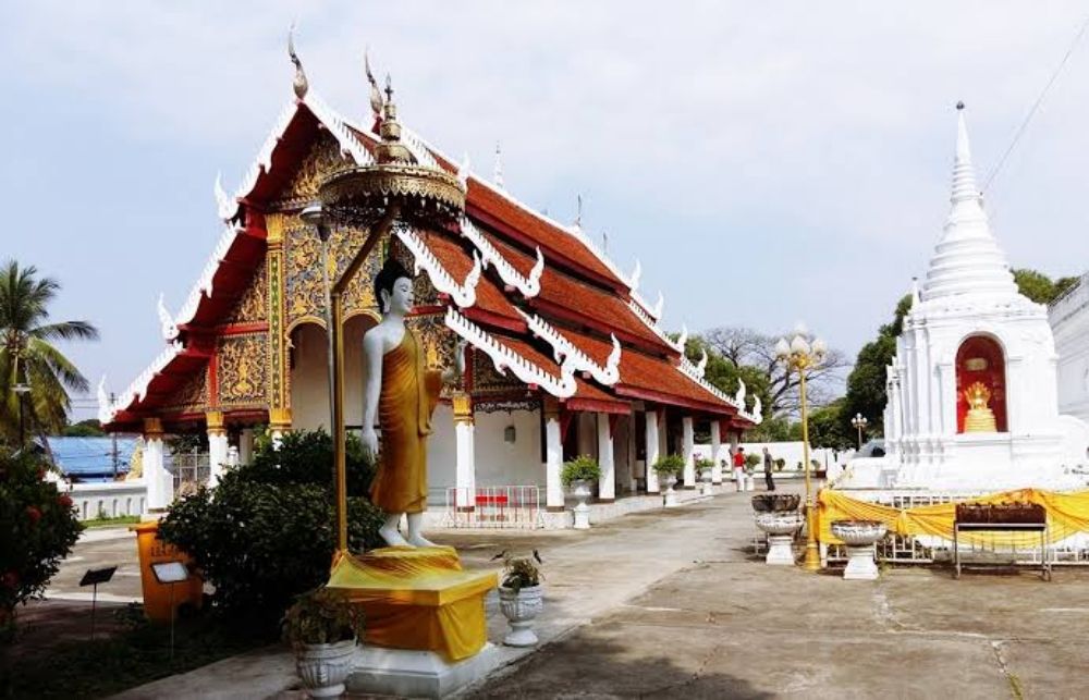 Lampang Temple Tour From Chiang Mai With Northern Thai Food Takemetour 