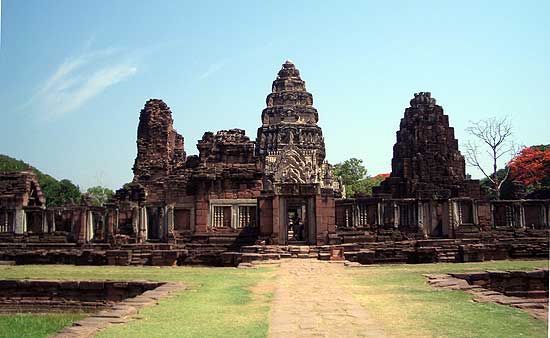 visitez le temple khmer de phimai