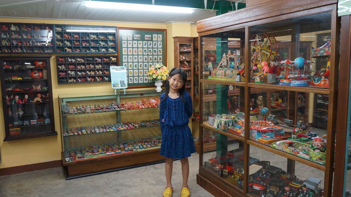 Suk Sasom Museum : Old toys and things