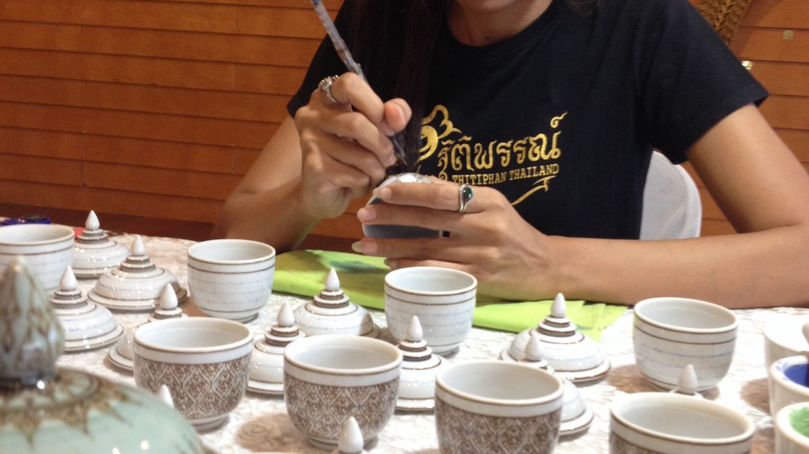 Thai art painting on potteries