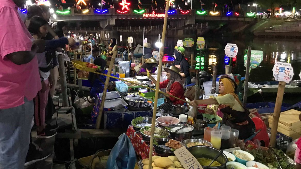 Khlong Hae Floating market