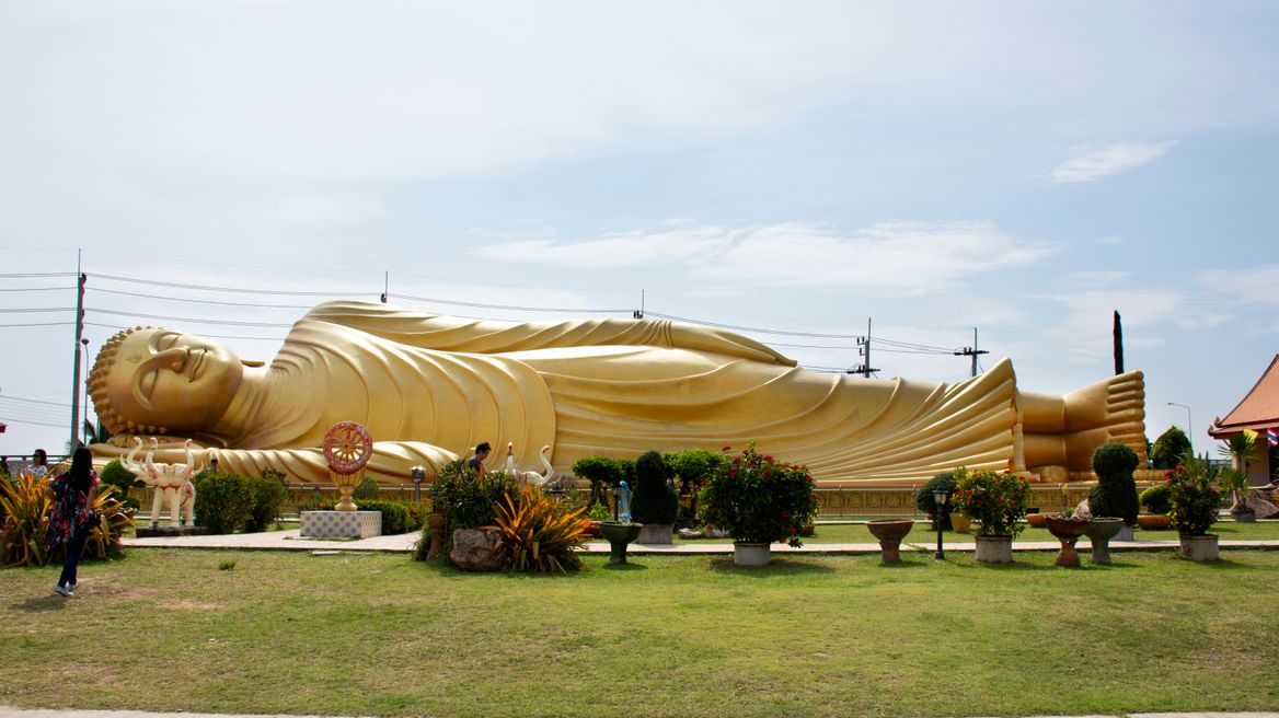 Big Reclining Buddha Statue