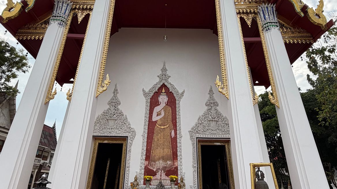 The small local temple named Wat Kampaeng