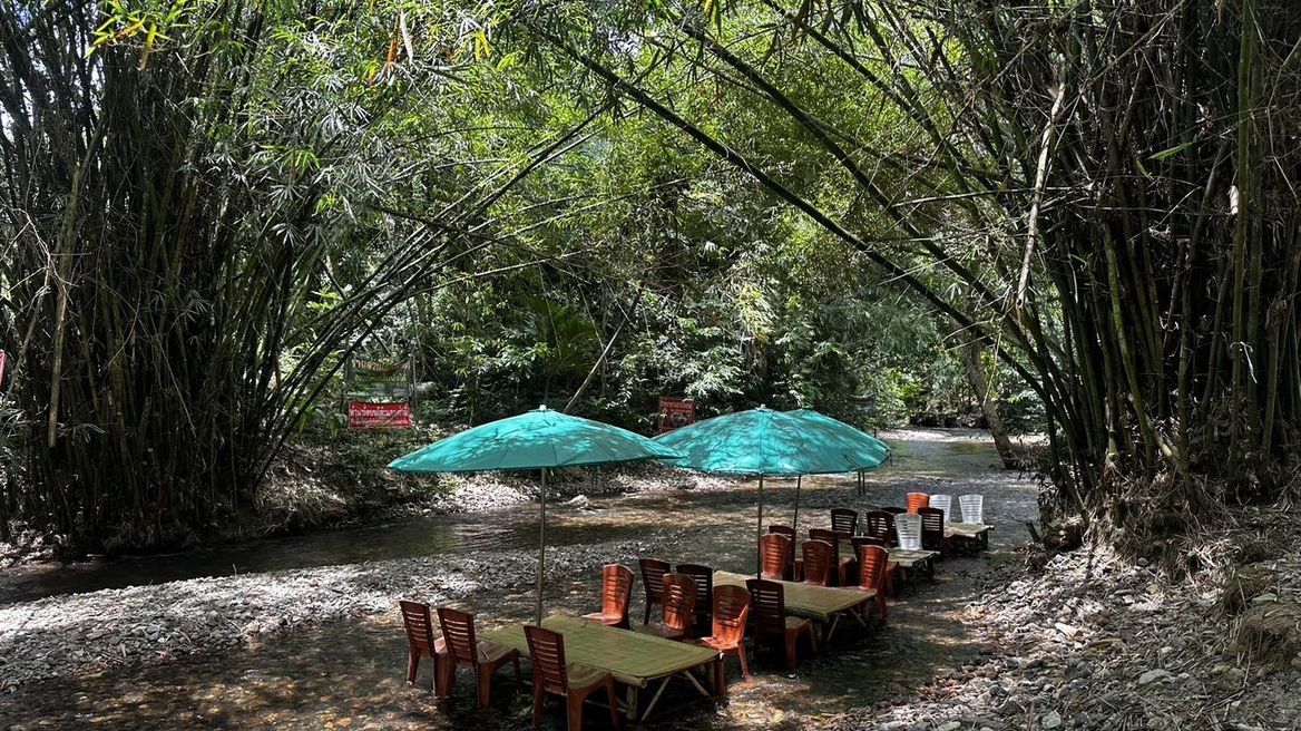 Enjoy foods and let's your feet feel the stream from waterfall