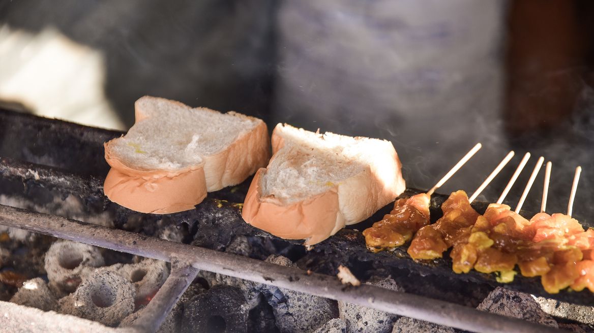 Toast & pork skewers