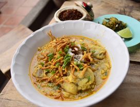 Evening Street Food Walking Tour at Chiang Mai Gate