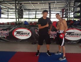 Enjoying Thai Boxing, Shopping and Tasting in Ingnam Samkok Market