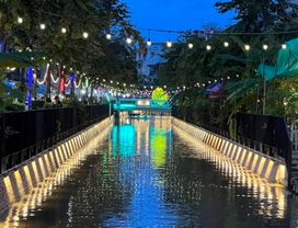 Street Food and Kayaking in the Middle of Bangkok!