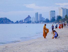 Relax at the Beach & Taste Local Food in Hua Hin