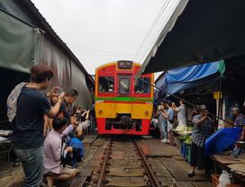 Damnoen Saduak Floating Market from Bangkok & Maeklong Railway Tour