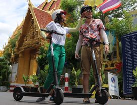 Explore Bangkok by E-Scooter & Try Street Food 🛴