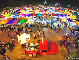 Rod Fai Market By Night