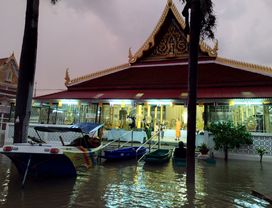 Explore the River by Boat to Ayutthaya