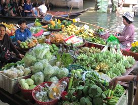 Get Enchanted at Khlong Lat Mayom Floating Market