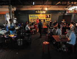 Let's Have Street Food Dinner in Bangkok Chinatown!