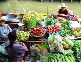 Khlong Lat Mayom Floating Market Tour with Local Lunch