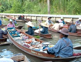 Local Life Near BKK: Floating Market&Unique Temple