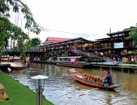 A time-twisted day in a vintage floating market of the eastern Bangkok