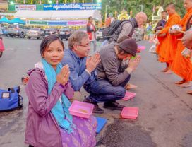Learn Northern Lanna Culture: Offer Alms to Monks and Visit Doi Suthep