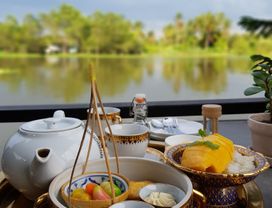 Floating Market & Riverside Tea House Near BKK