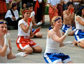 Learning Thai Boxing and Get to Know the Thai Student's Night Life in Rangsit 
