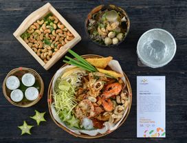 Lopburi History Walk and Marl Workshop with Original Pad Thai in Bamboo Dish