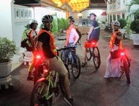 ⭐Night Bike Ride & Dinner at a Local Restaurant 🚲