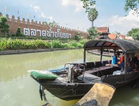 Experiencing Floating Market & Fresh River Prawn