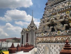 Bangkok Temples Tour: Visit the 4 Icons of Bangkok & Relax at a Floral Cafe