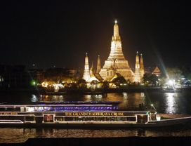 Chaophraya Cruise at ASIATIQUE Pier
