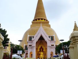 Enjoy Visiting Giant Stupa and Sanam Chan Palace in Nakhon Pathom