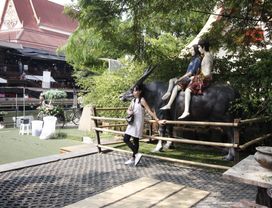 Visit a vintage market of a famous novel known as 'Thai Romeo & Juliet'