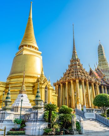 Grand Palace and Giants