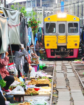 Look! The train is coming!