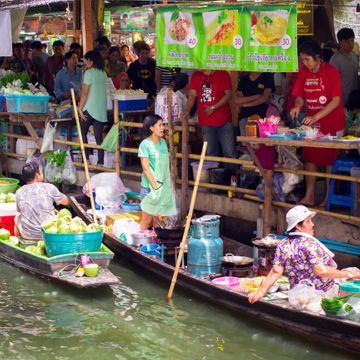See Local Life Along Khlong Lat Mayom Floating Market & Taste Local Food