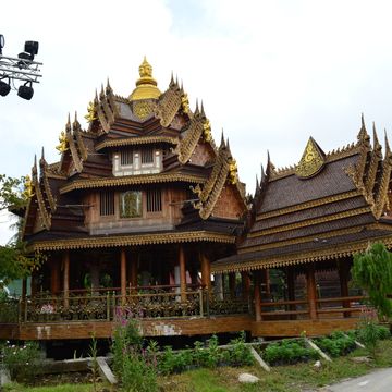 Beauty and the Boat: The Wooden Temple and Boat Ride at Khlong Lat Mayom Floating Market