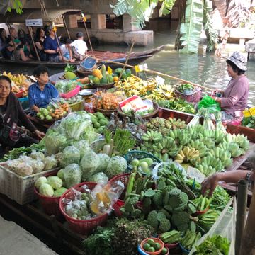 Get Enchanted at Khlong Lat Mayom Floating Market