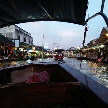 Private Boat: Maeklong Railway Market & Amphawa Floating Market