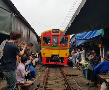 Damnoen Saduak Floating Market from Bangkok & Maeklong Railway Tour