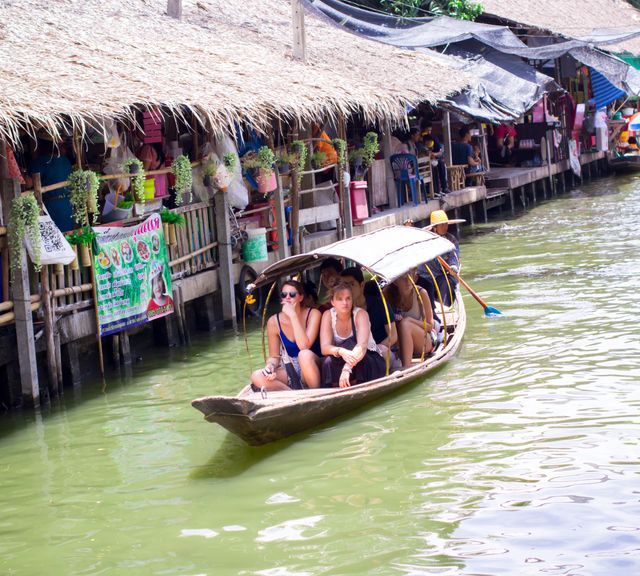 Khlong Lat Mayom Floating Market Tour